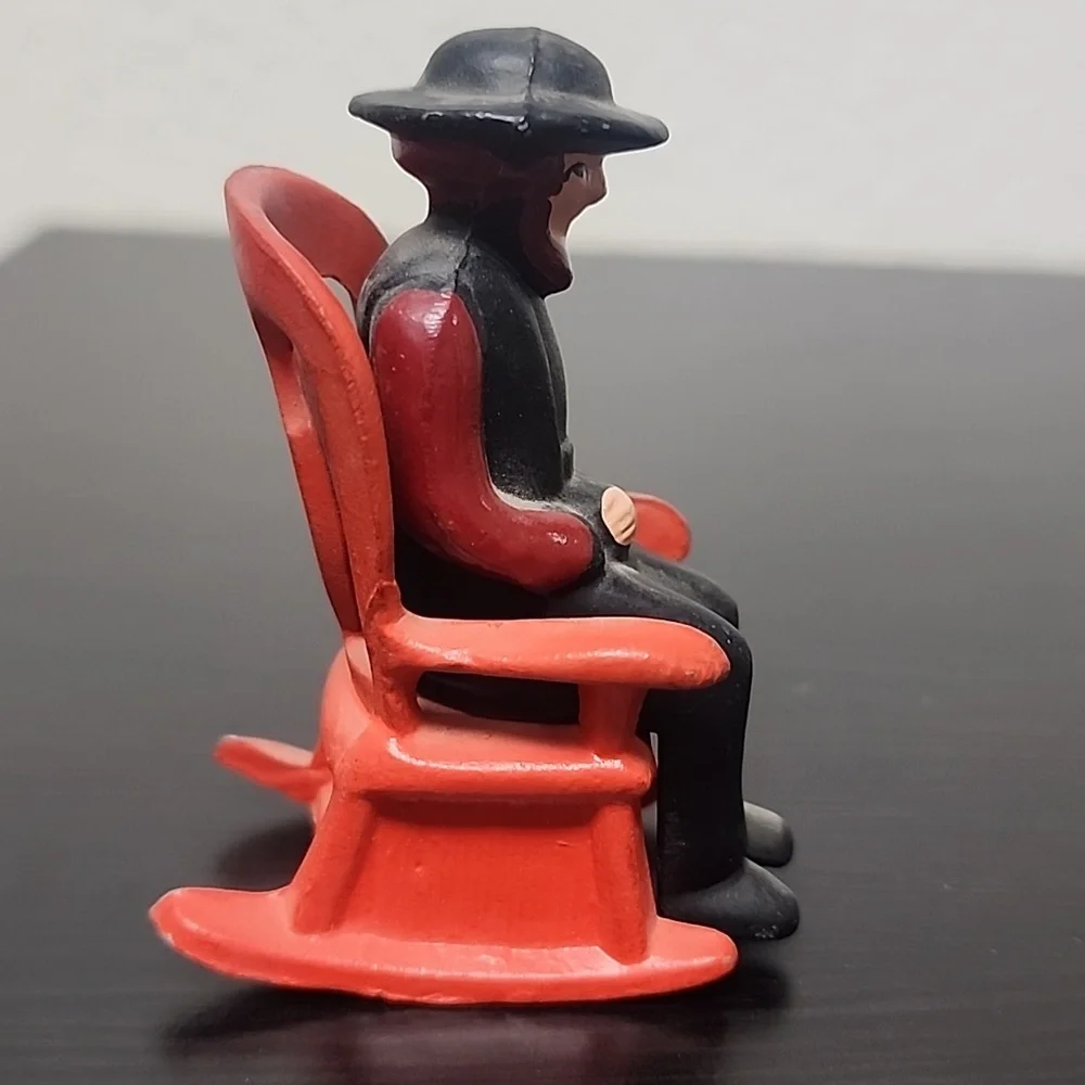 🥳 Cast Iron Amish Man In Rocking Chair - Salt & Pepper Shaker, Vintage